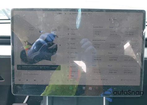 2026 Tesla Model Y z USA, uszkodzony, nr VIN 7SAYGDEE0TA381400